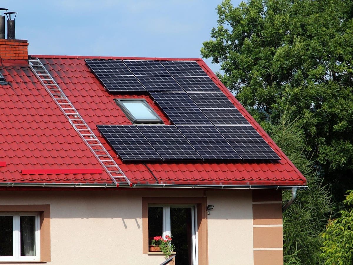 Installation photovoltaïque sur toiture bac acier à Plaisir (Yvelines)