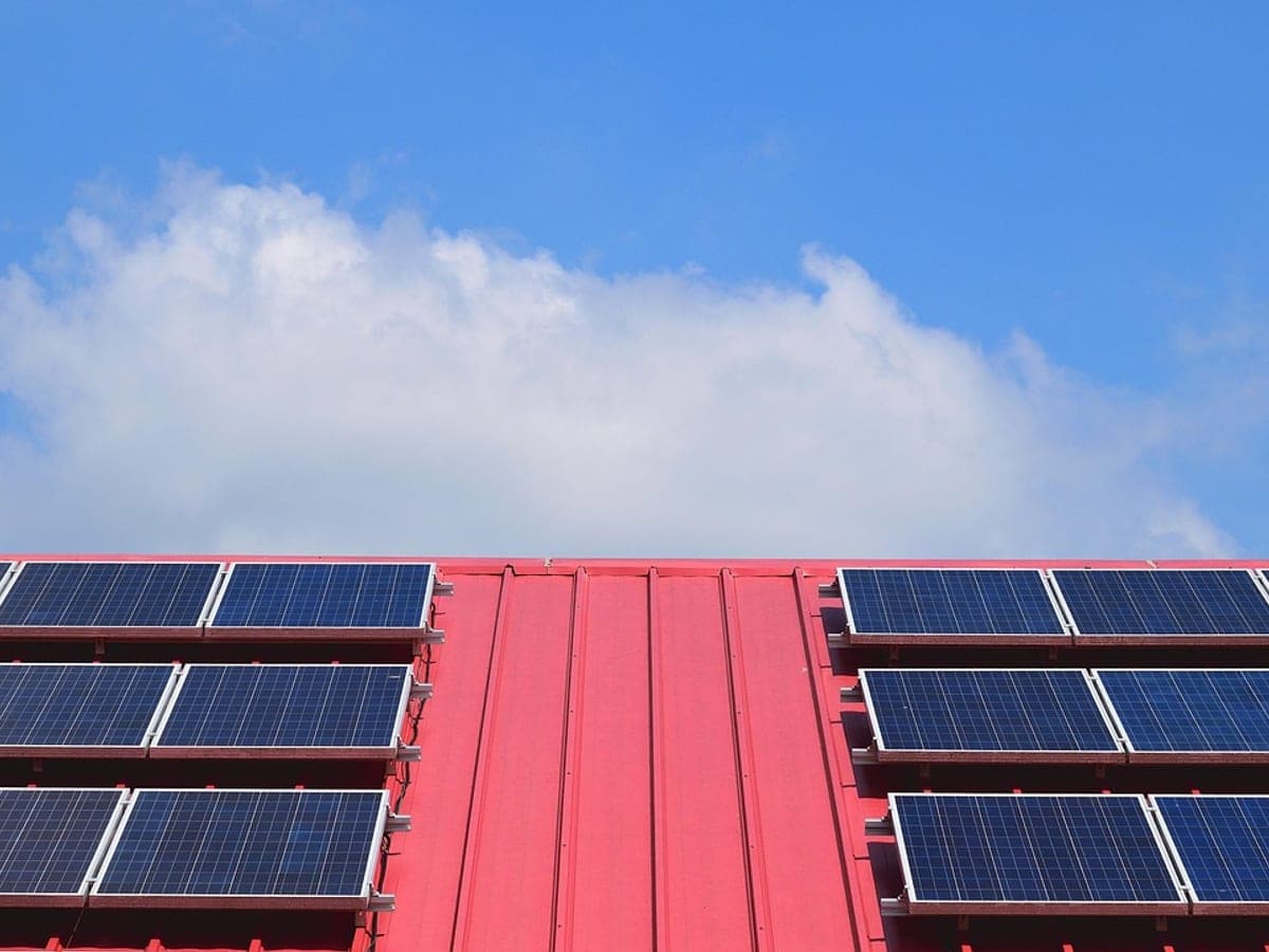 Installation photovoltaïque sur toiture toiture métallique à Vaires-sur-Marne (Seine-et-Marne)