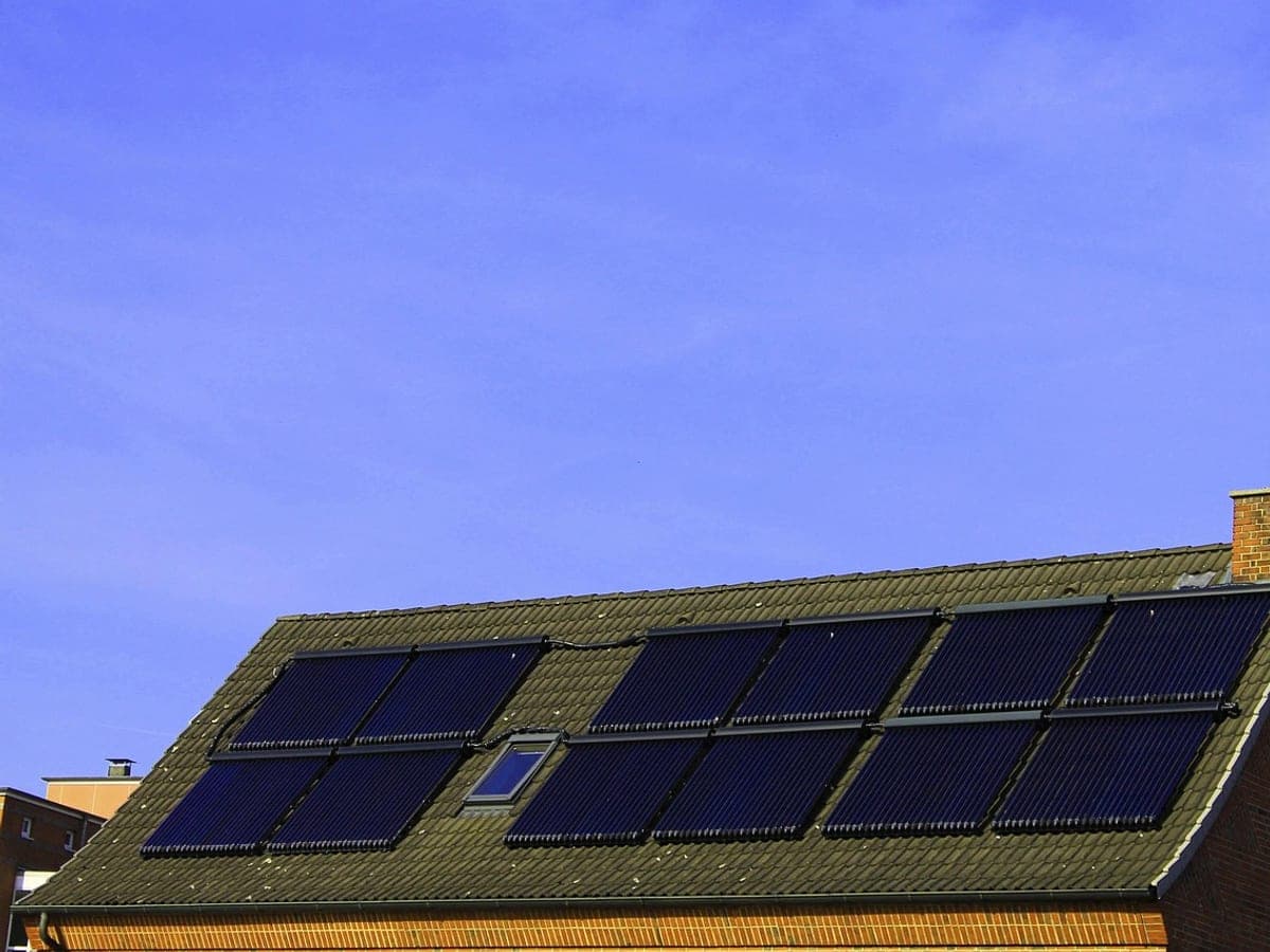 Installation photovoltaïque sur toiture tuile plate à Antony (Hauts-de-Seine)